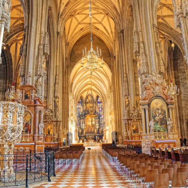 Innenansicht des Stefansdoms in Wien