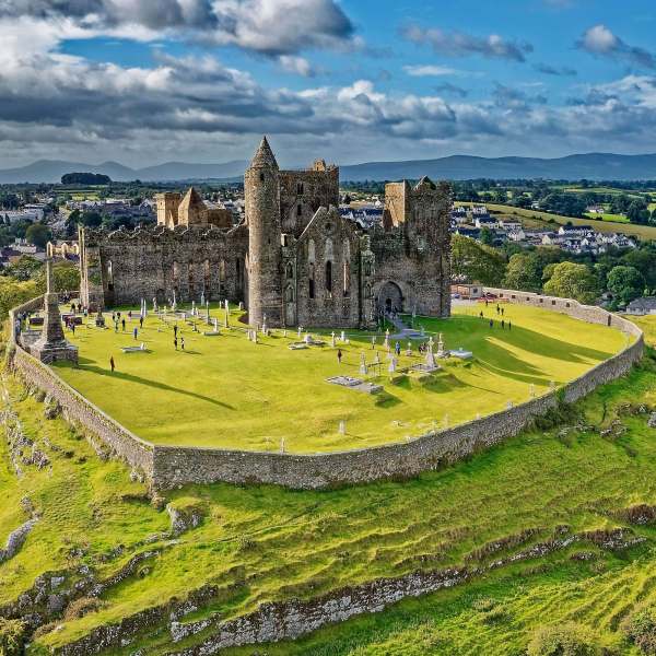 Blick auf Cashel Rock, Irland